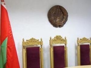 От удара пожилой христианин прото влетел в церковь...