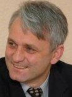 Сцена или возвышенность?