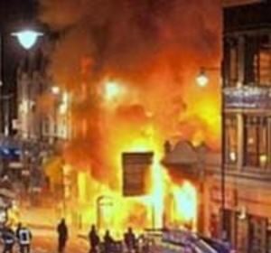 «Молодежь для Христа» очищает улицы после беспорядков в Британии