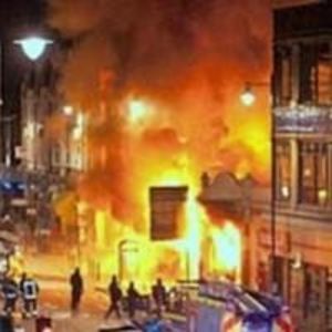 «Молодежь для Христа» очищает улицы после беспорядков в Британии