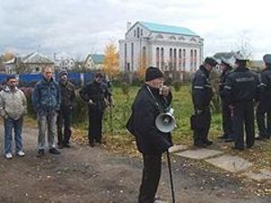 Протестанты защитили свою собственность