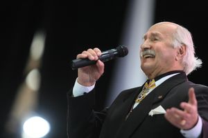 Пастор Рик Реннер поздравил российского актера со 100-летием