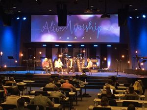 Интервью с основателем школы прославления "ALIVE Worship school"