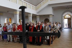 Крест из гвоздей - символ примирения