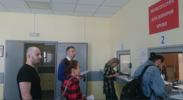 Вместе отдали кровь