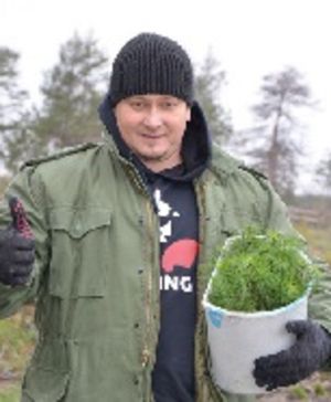Протестанты восстанавливают лес