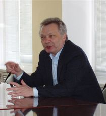 Кто пишет картину мира?