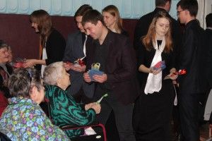 Адвентисты посещают дома престарелых