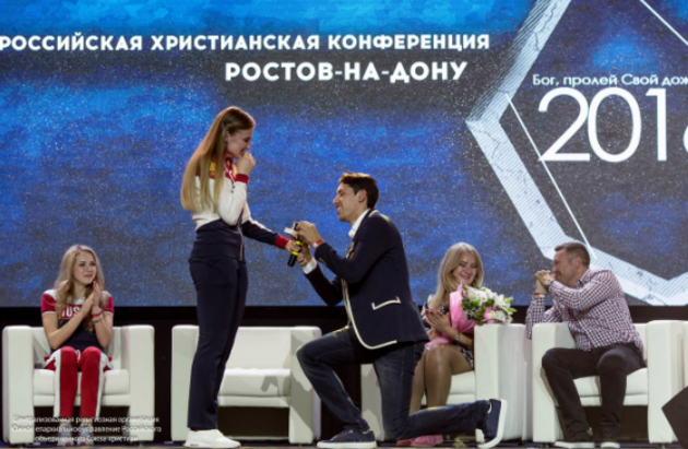 Олимпийские чемпионы объявили о помолвке на конференции