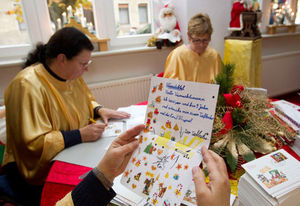 В офисы Санта-Клауса дети пишут их на 17 языках