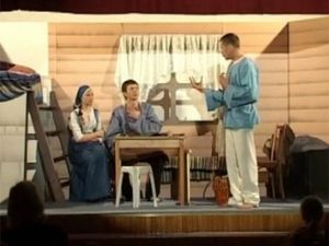 В Краснодаре проходит спектакль "Чем же вы люди"