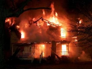 На юге Египта мусульмане подожгли 15 домов христиан
