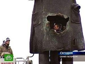Взрыв памятников Ленину - это борьба с большевизмом его же проигрышными методами, считают в Русской церкви