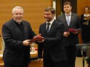 Награждение РОСХВЕ почетной грамотой
