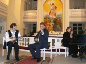 Протестанты Питера разразились аплодисментами. Богу