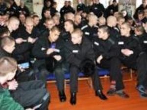 Подарки детям в колонию везли на нескольких машинах
