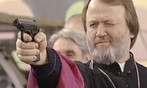 Брать ли священникам оружие?
