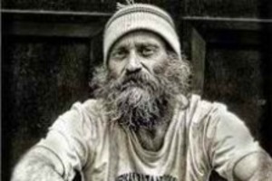 Пастор мегацеркви переоделся в бездомного и посетил свое собрание…